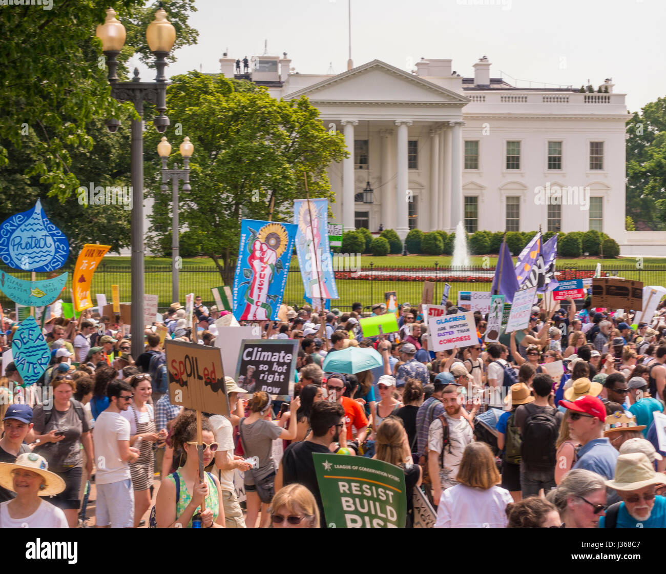 WASHINGTON, DC, USA - The People Climate March Demonstranten protestieren vor dem weißen Haus. Stockfoto