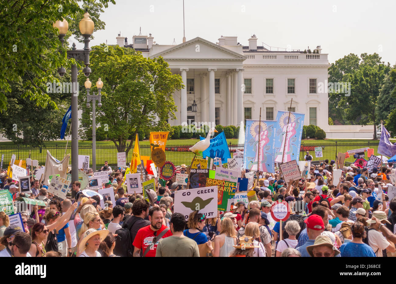 WASHINGTON, DC, USA - The People Climate March Demonstranten protestieren vor dem weißen Haus. Stockfoto