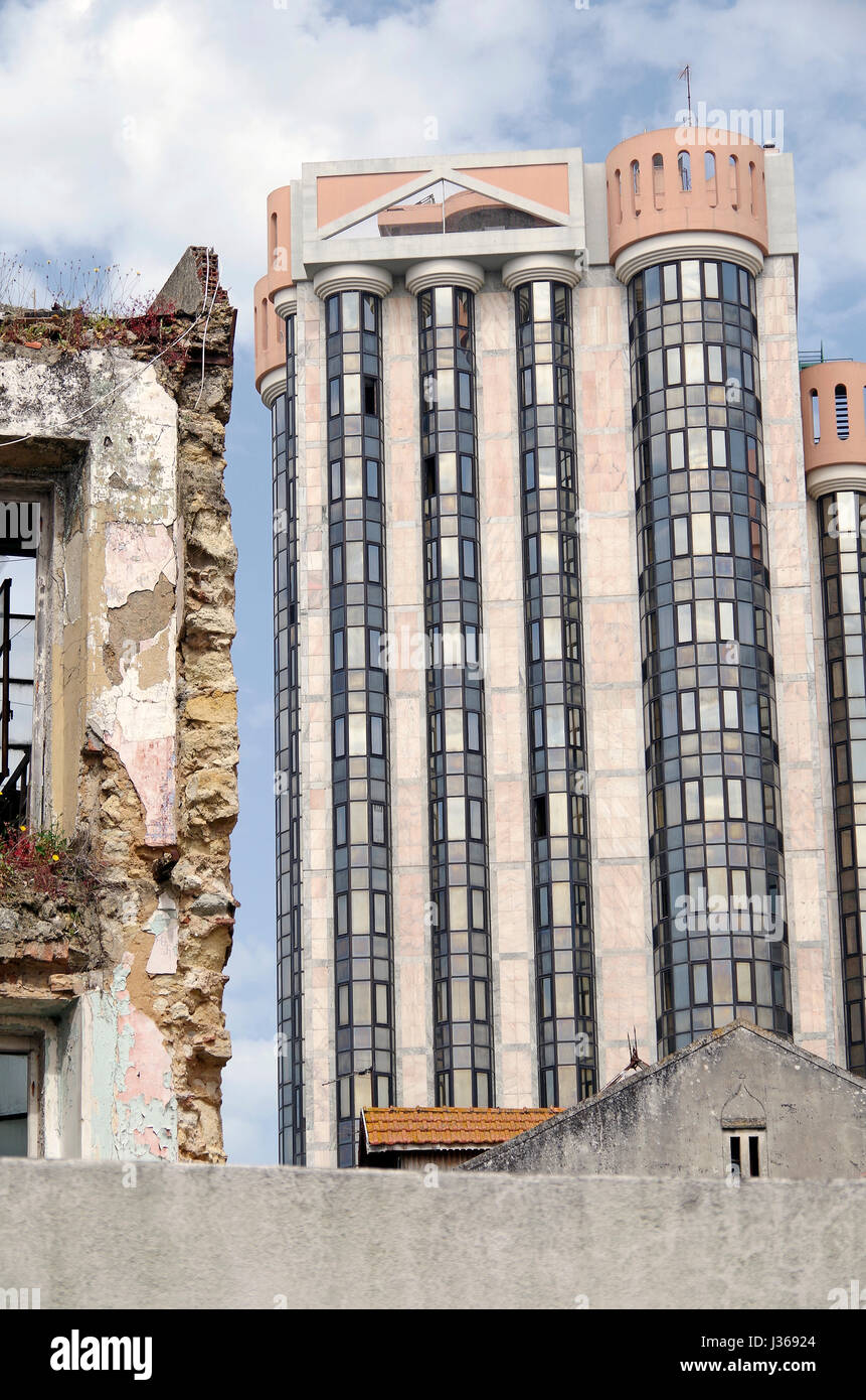 Lissabon Portugal, Amoreiras kommerziellen Zentrum und Kleinbauten, Bestandteil der C18-Aquädukt, das die erste reine Trinkwasser in die Stadt gebracht. Stockfoto