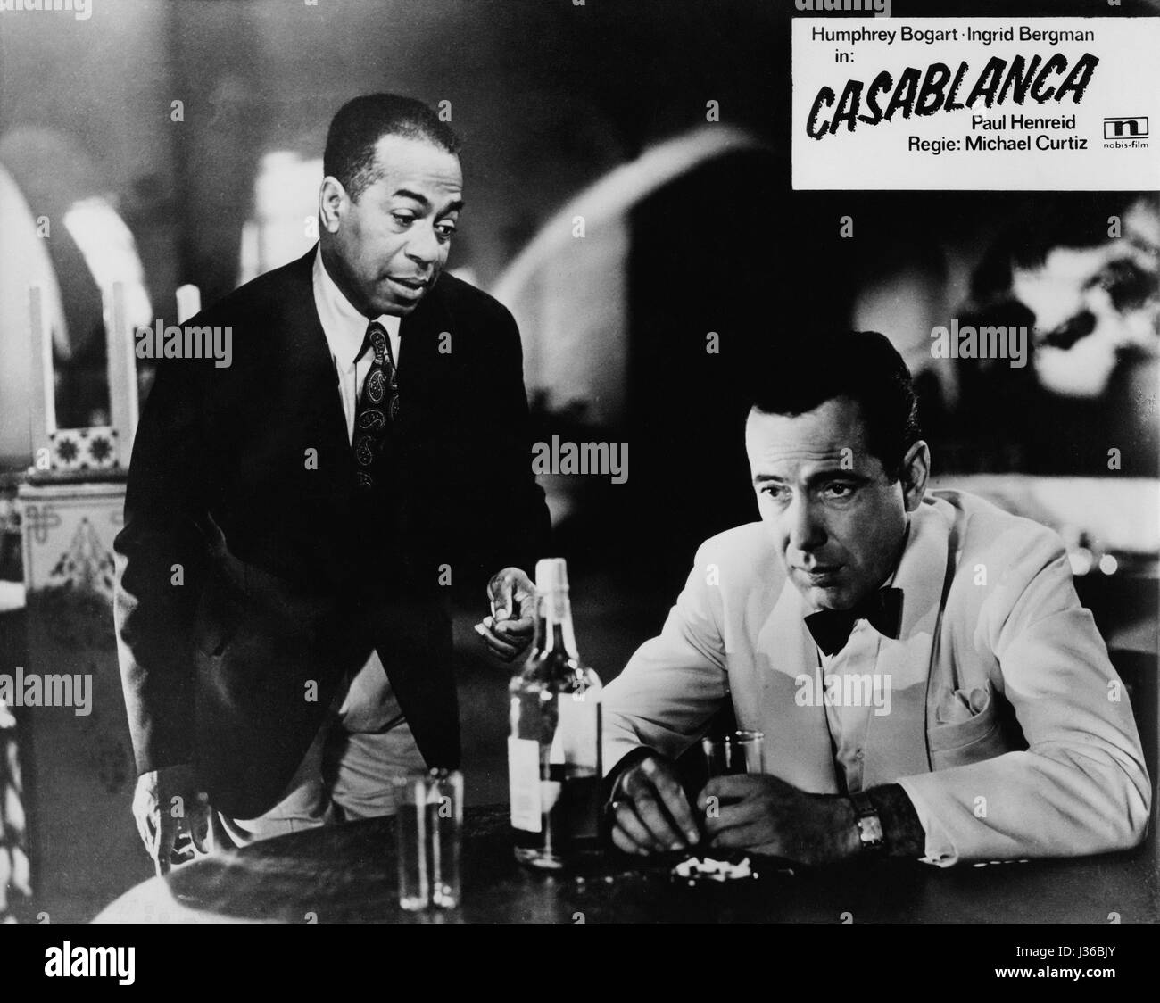 Casablanca-Jahr: 1942 USA Humphrey Bogart, Dooley Wilson Regie: Michael Curtiz.  Es ist verboten, das Foto aus dem Kontext der Promotion des Films zu reproduzieren. Es muss die Filmgesellschaft und/oder der Fotograf von zugewiesen oder von autorisierten / erlaubt am Set von der Filmgesellschaft gutgeschrieben werden. Nur für redaktionelle Nutzung. Photo12 gewährt keine Persönlichkeitsrechte der Personen vertreten. Stockfoto