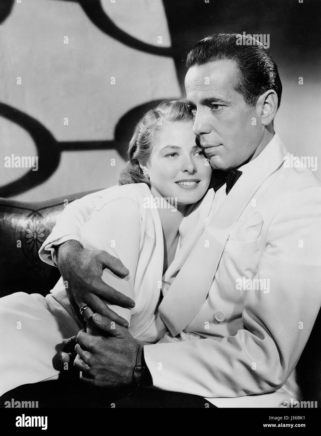 Casablanca-Jahr: 1942 USA Humphrey Bogart, Ingrid Bergman Regie: Michael Curtiz.  Es ist verboten, das Foto aus dem Kontext der Promotion des Films zu reproduzieren. Es muss die Filmgesellschaft und/oder der Fotograf von zugewiesen oder von autorisierten / erlaubt am Set von der Filmgesellschaft gutgeschrieben werden. Nur für redaktionelle Nutzung. Photo12 gewährt keine Persönlichkeitsrechte der Personen vertreten. Stockfoto