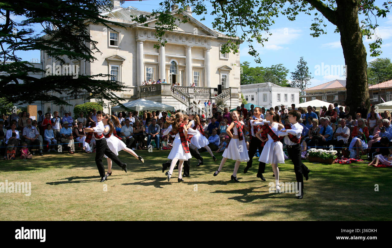 Jährlichen Sommerfest Anzeigen von den Studierenden an der Royal Ballet School in Richmond Park in London Stockfoto