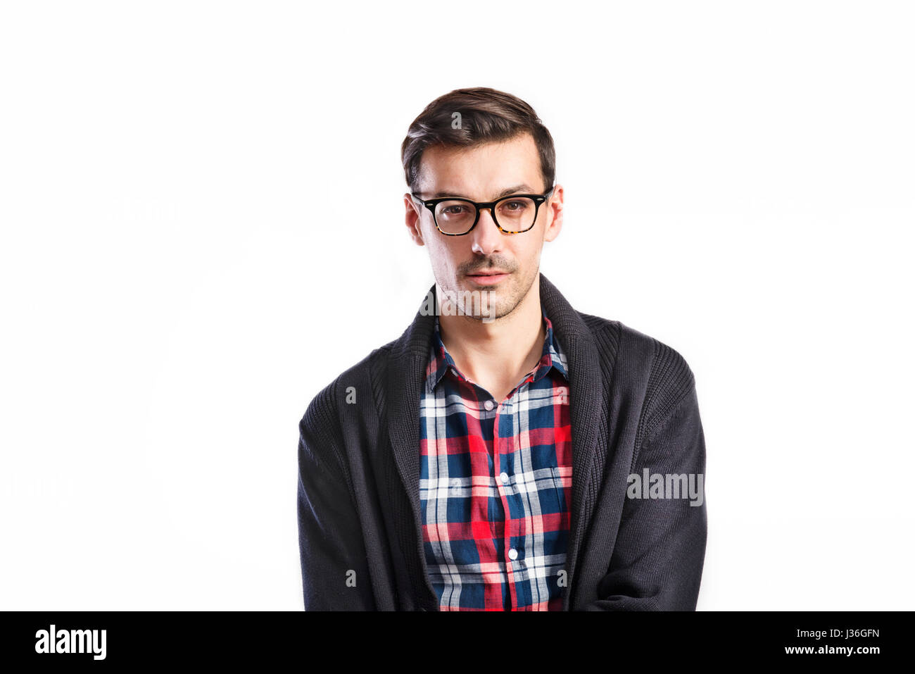 Hübscher junger Mann in kariertes Hemd. Studioaufnahme, isoliert. Stockfoto