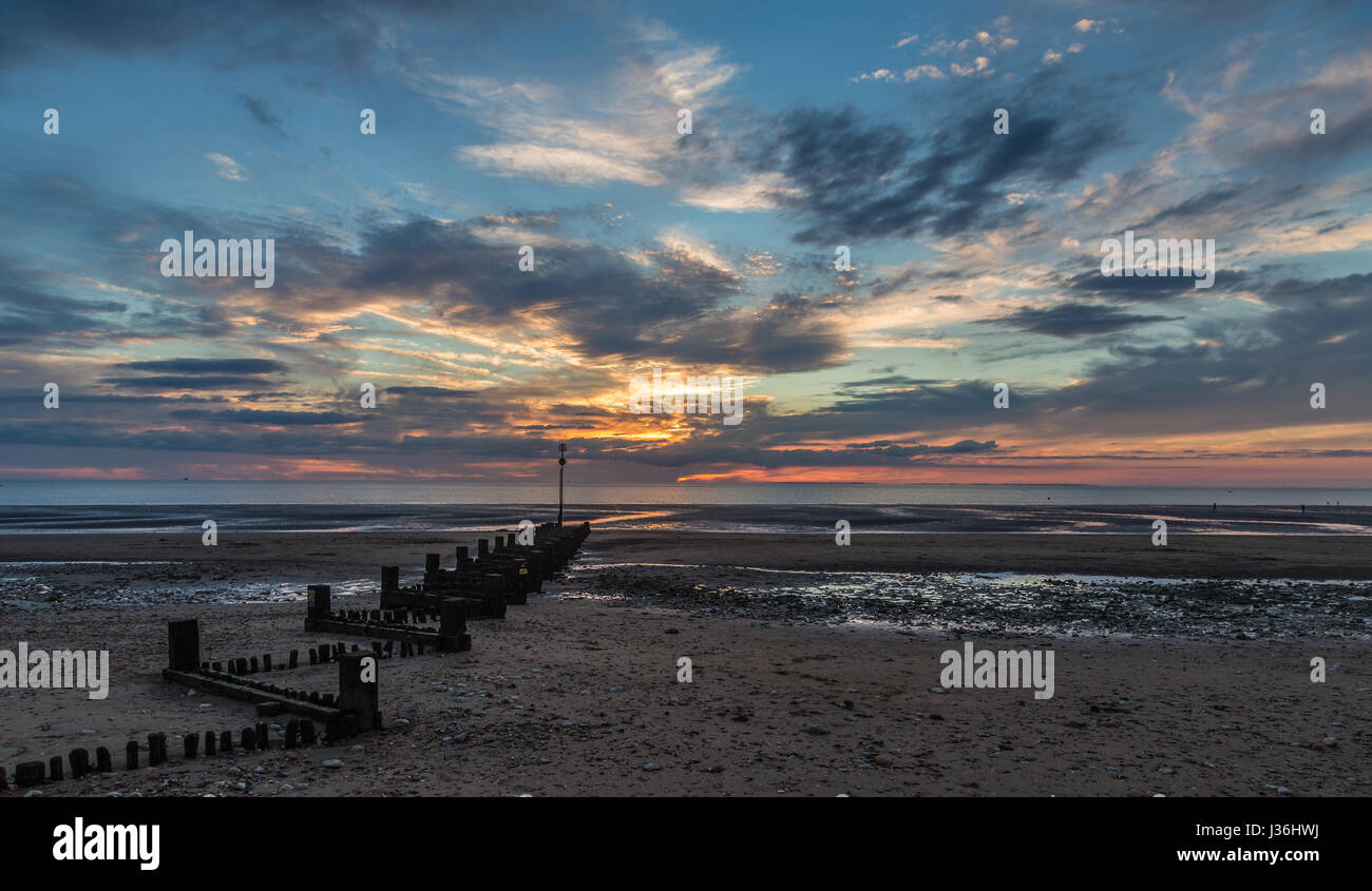 Sonnenuntergang über Meer Hunstanton Norfolk Strandküste Stockfoto