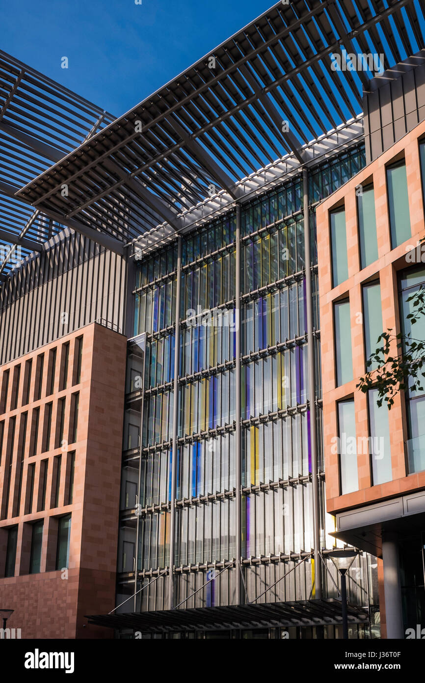 Francis Crick Institut ist ein Gebäude neben dem Bahnhof St. Pancras International Bahnhof im Stadtteil Camden, London, England, Vereinigtes Königreich Stockfoto