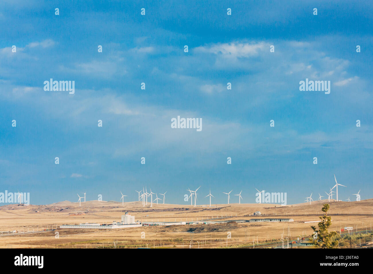 Windmühle in Grünland, Prairie in der Inneren Mongolei, China Stockfoto