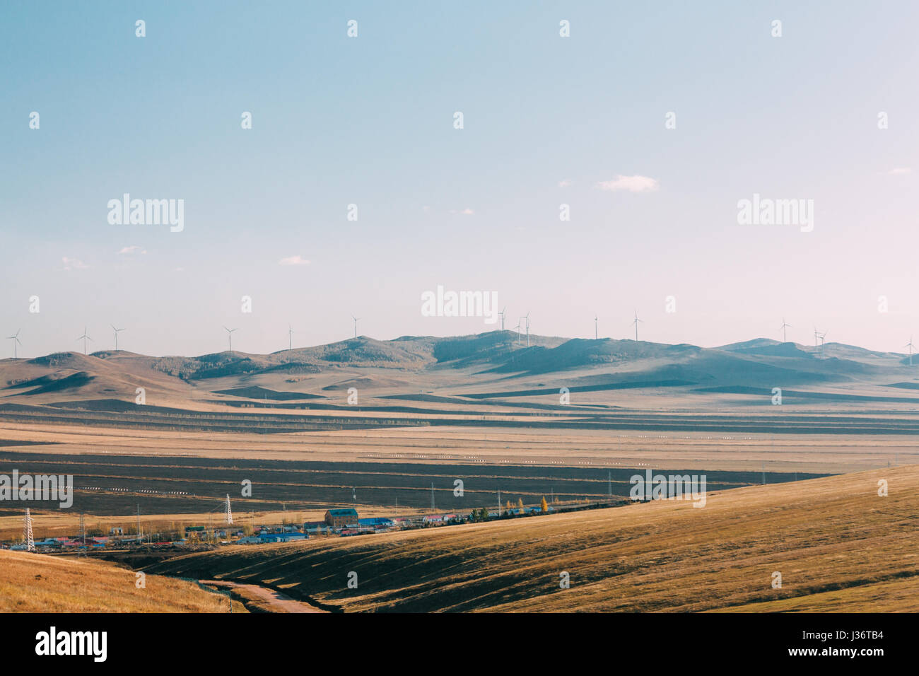 Windmühle in Grünland, Prairie in der Inneren Mongolei, China Stockfoto