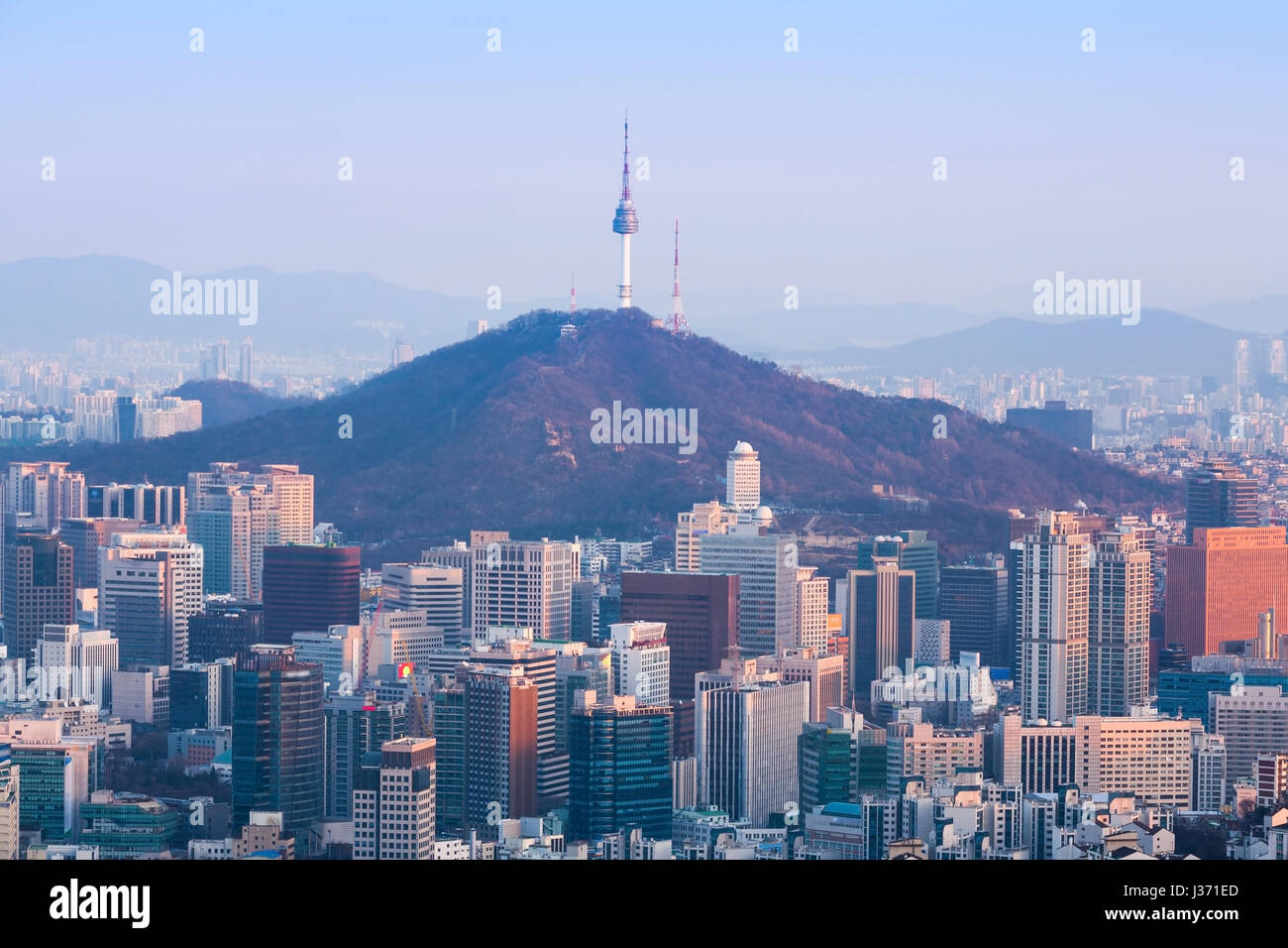Seoul City und N Seoul Tower, Südkorea Stockfoto