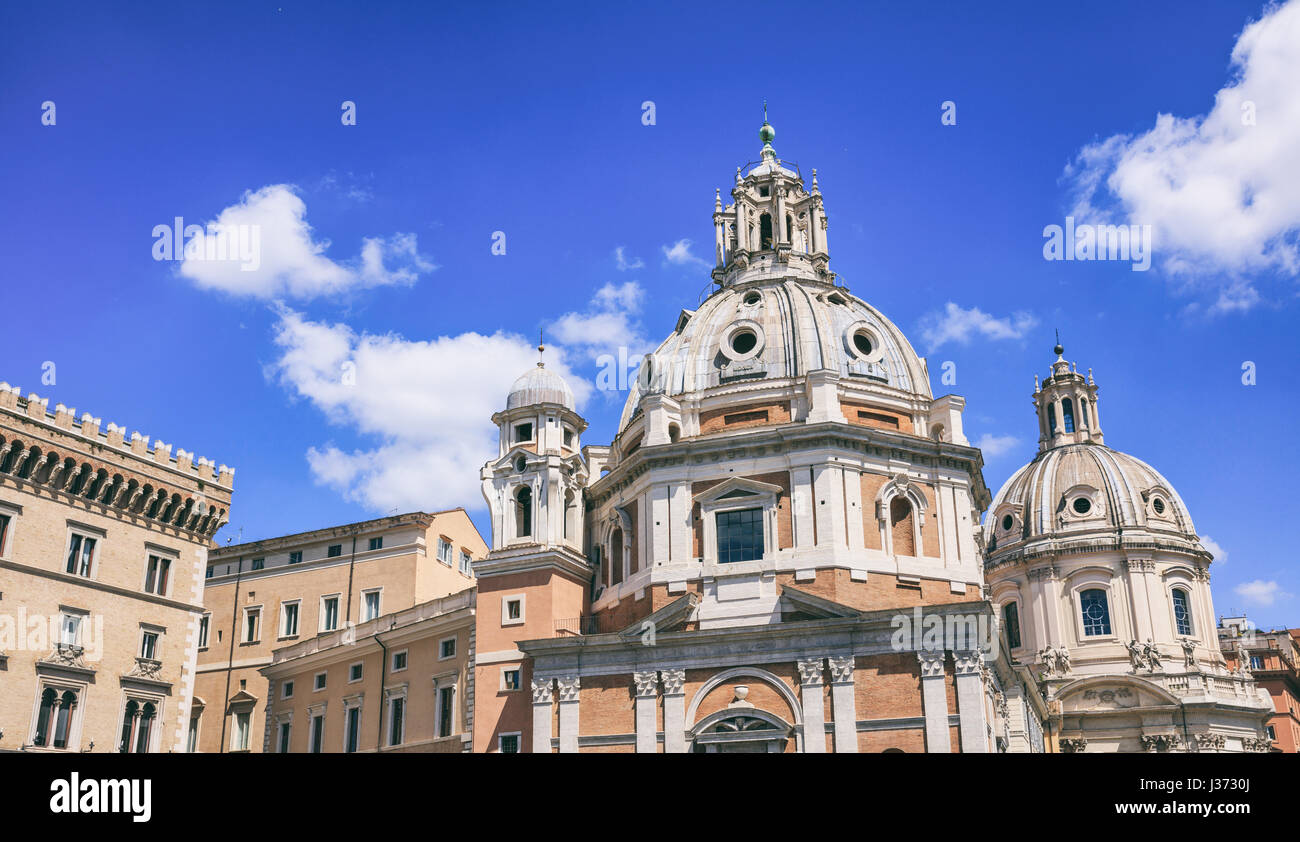 Rom, Italien - Santa Maria di Loreto Kirche auf blauen Himmelshintergrund Stockfoto