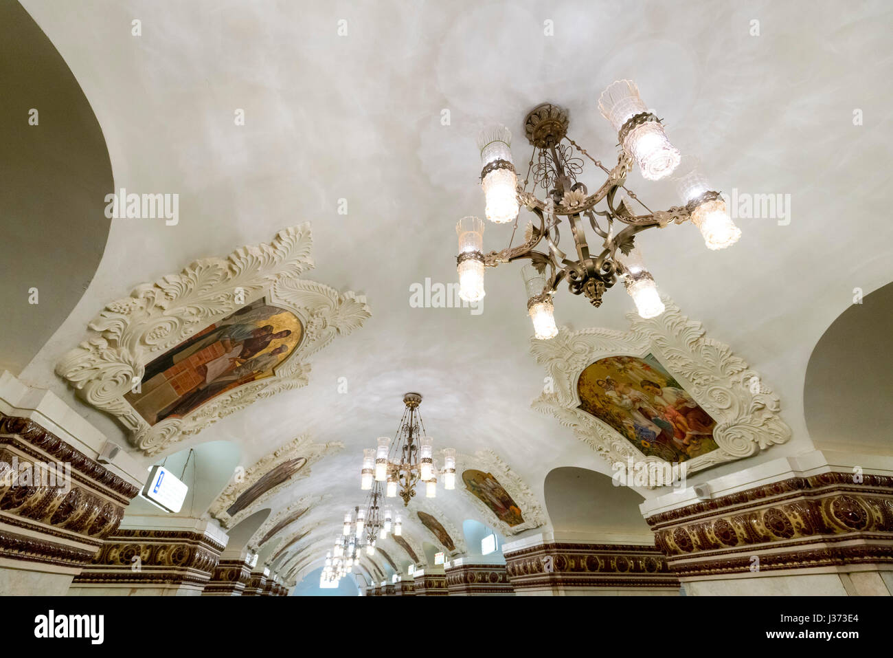 Decke von der u-Bahnstation Kiew, Moskau, Russische Föderation Stockfoto