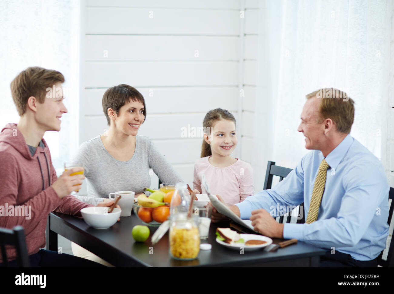 Spaß mit der Familie beim Frühstück Stockfoto