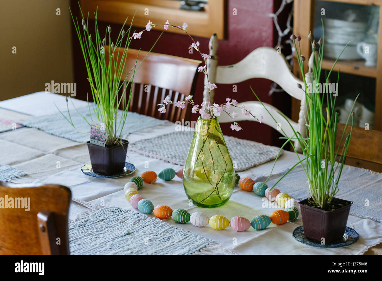 Esstisch-bereit für Ostern Abendessen Stockfoto