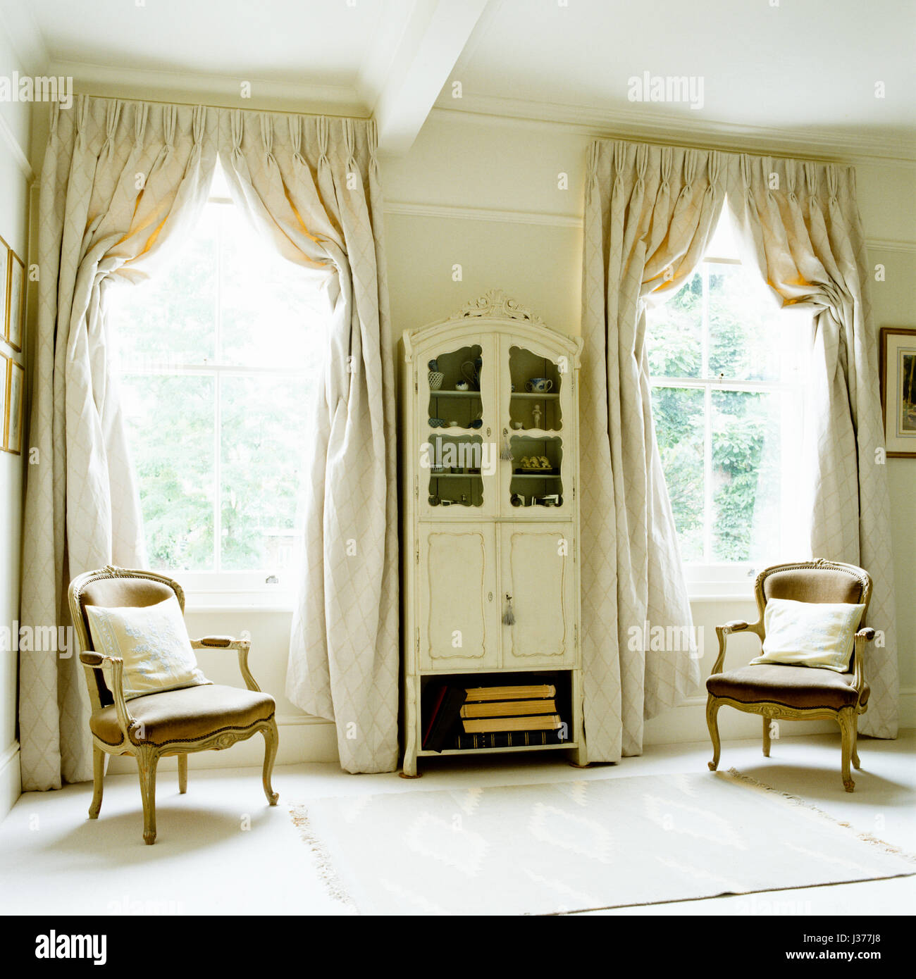 Klassische Wohnzimmer mit zwei Sesseln. Stockfoto