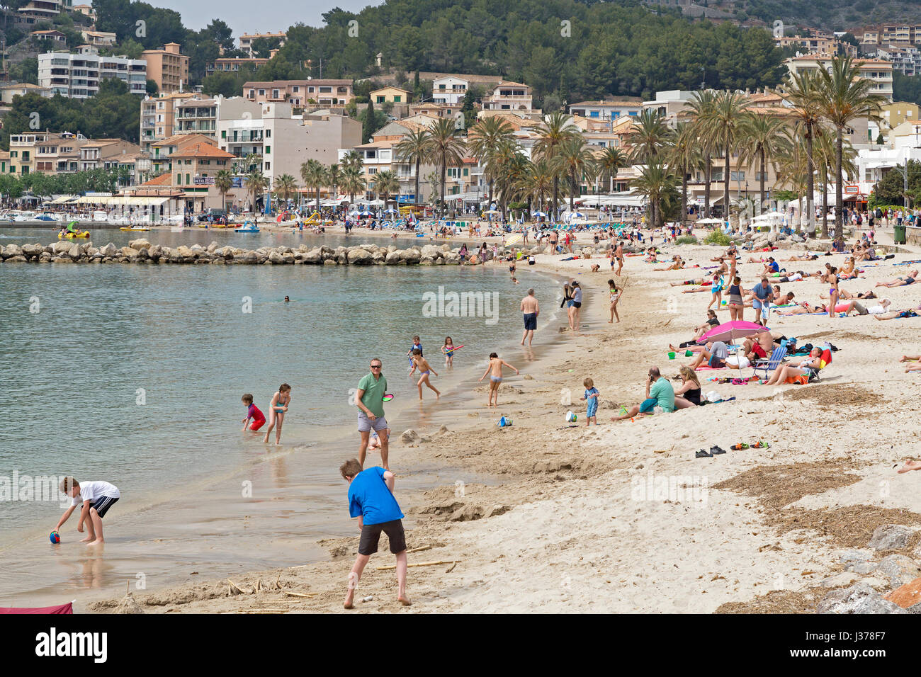 Mallorca beach people sunbathing Fotos und Bildmaterial in hoher