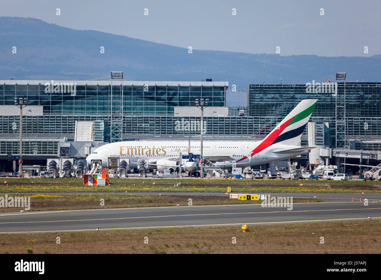 Frankfurt, Deutschland - 30. März 2017: Emirates Airbus A380 am Flughafen Frankfurt Stockfoto
