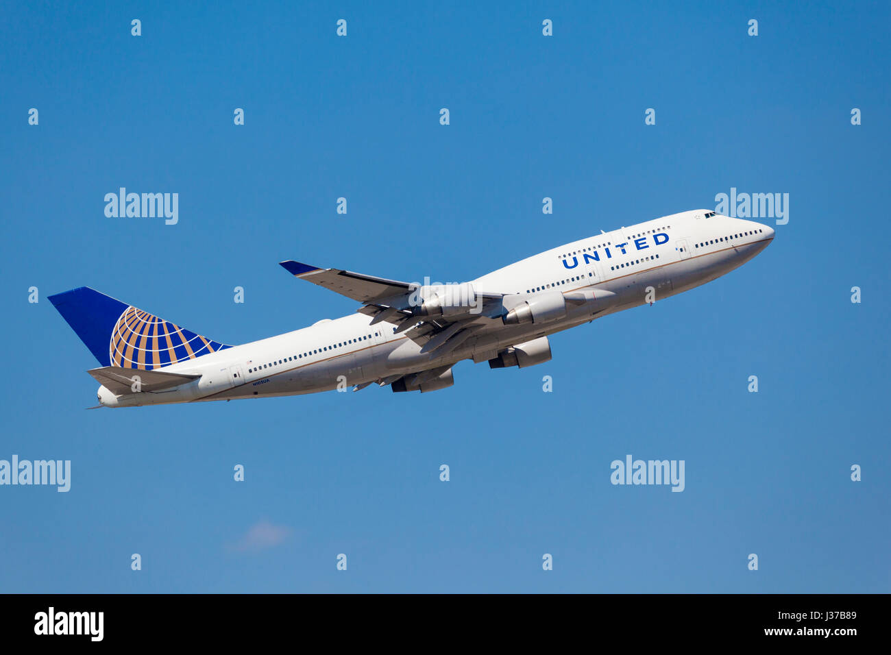 Frankfurt, Deutschland - 30. März 2017: United Airlines Boeing 747-451 nach dem Start am Flughafen Frankfurt Stockfoto