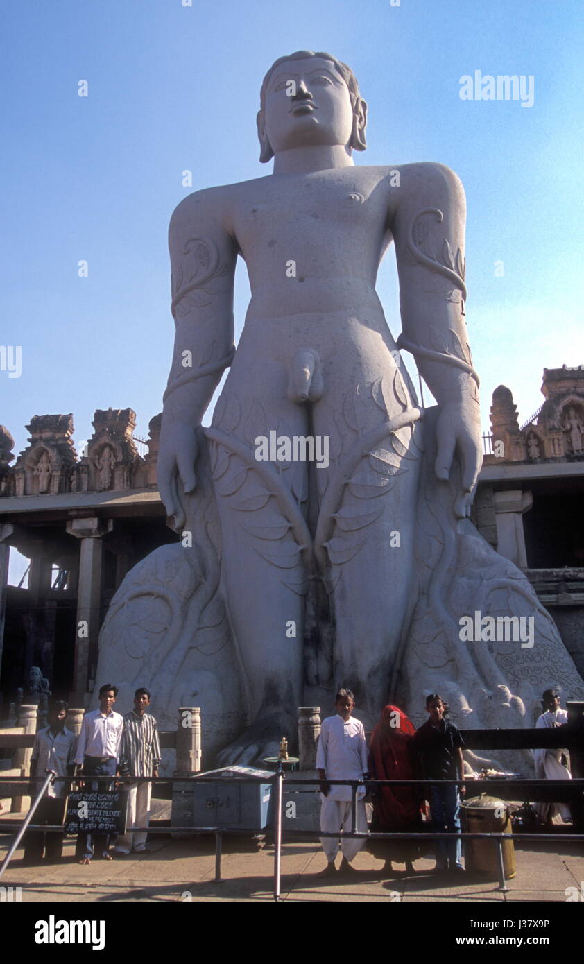 Gommateshwara, einer monolithischen Statue von Bahubali am Hügel Jain Shrine of Shravanabelagola, Bundesstaat Karnataka, Indien, eine der weltweit größten. Stockfoto