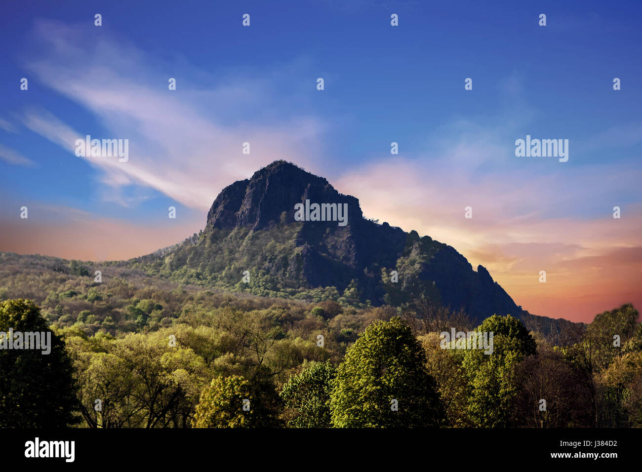 Tschechische Mittelgebirge, Boren 539 m ist ein Phonolit Hügel, Tschechische Landschaft Tschechische Republik Landschaft Stockfoto