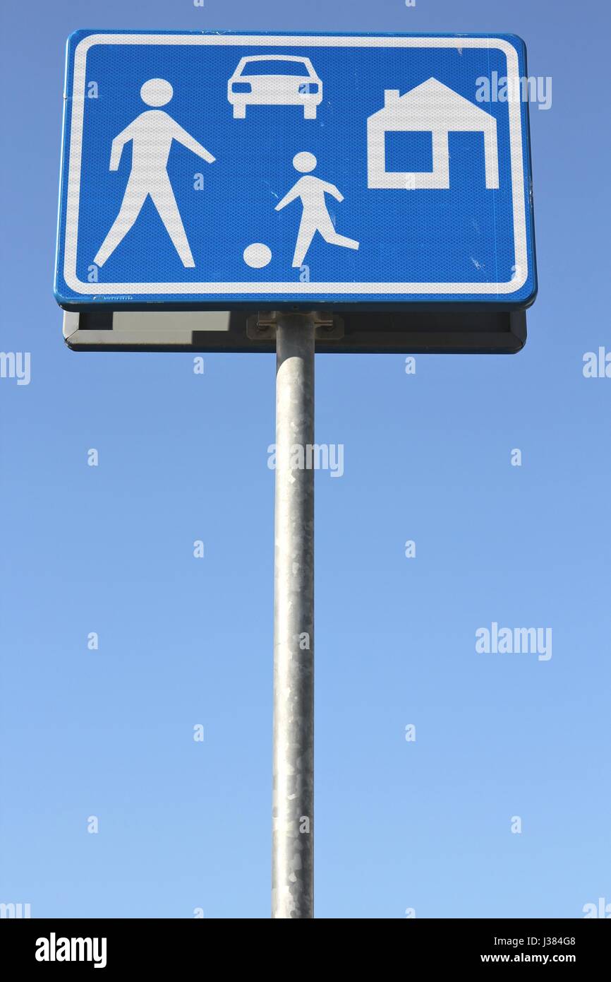 Niederländische Verkehrszeichen: lebendige Straße Stockfoto