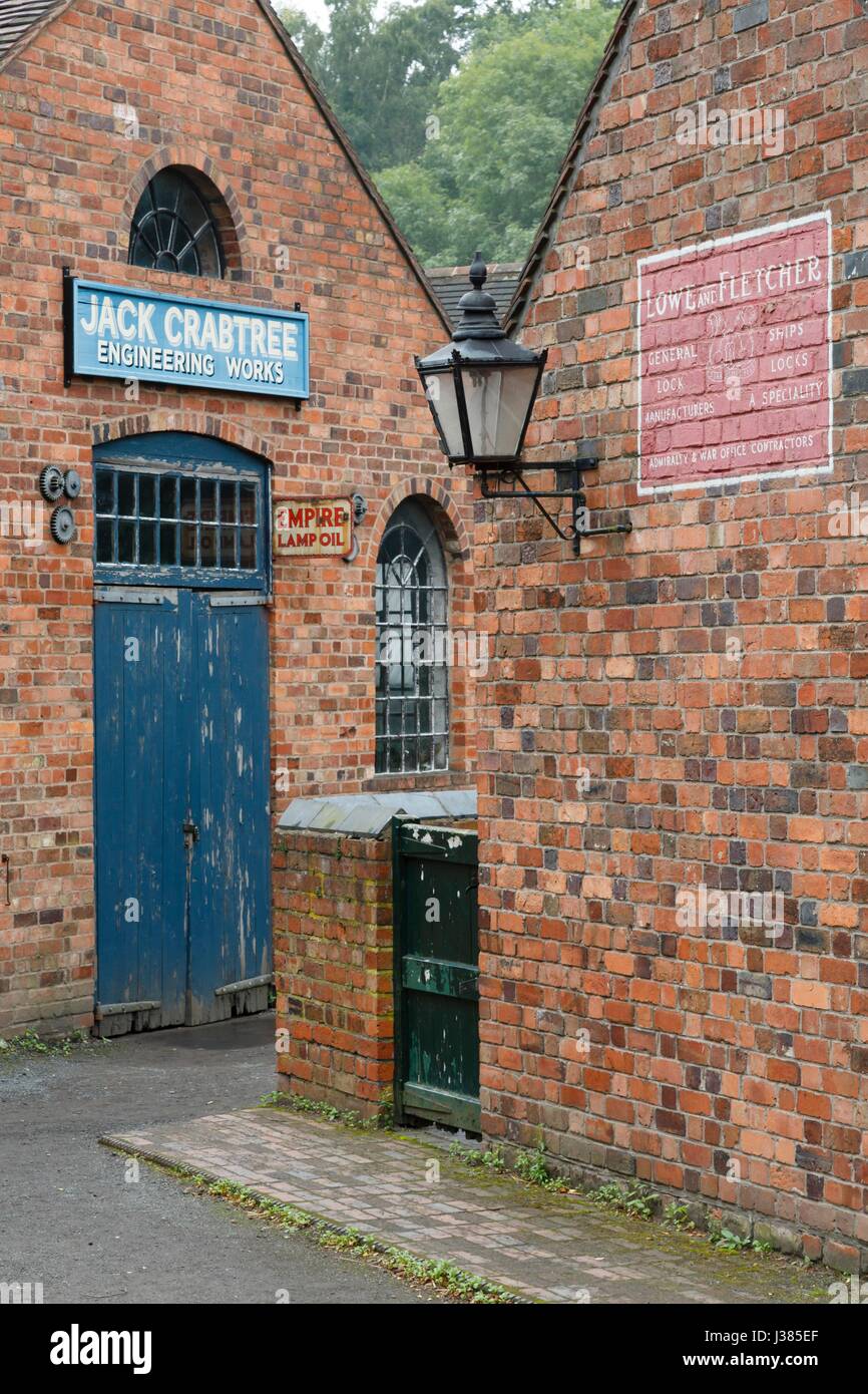 Fassade aus rotem Backstein Lager bei Blists Hill viktorianischen Industriestadt, Ironbridge, Shropshire, UK Stockfoto