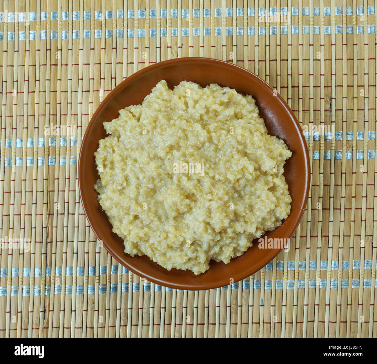 Harees - nahöstlichen Gericht gekocht, rissig oder grob-Boden Weizen gemischt mit Fleisch. Stockfoto