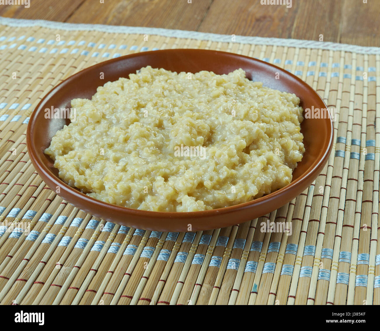 Harees - nahöstlichen Gericht gekocht, rissig oder grob-Boden Weizen gemischt mit Fleisch. Stockfoto
