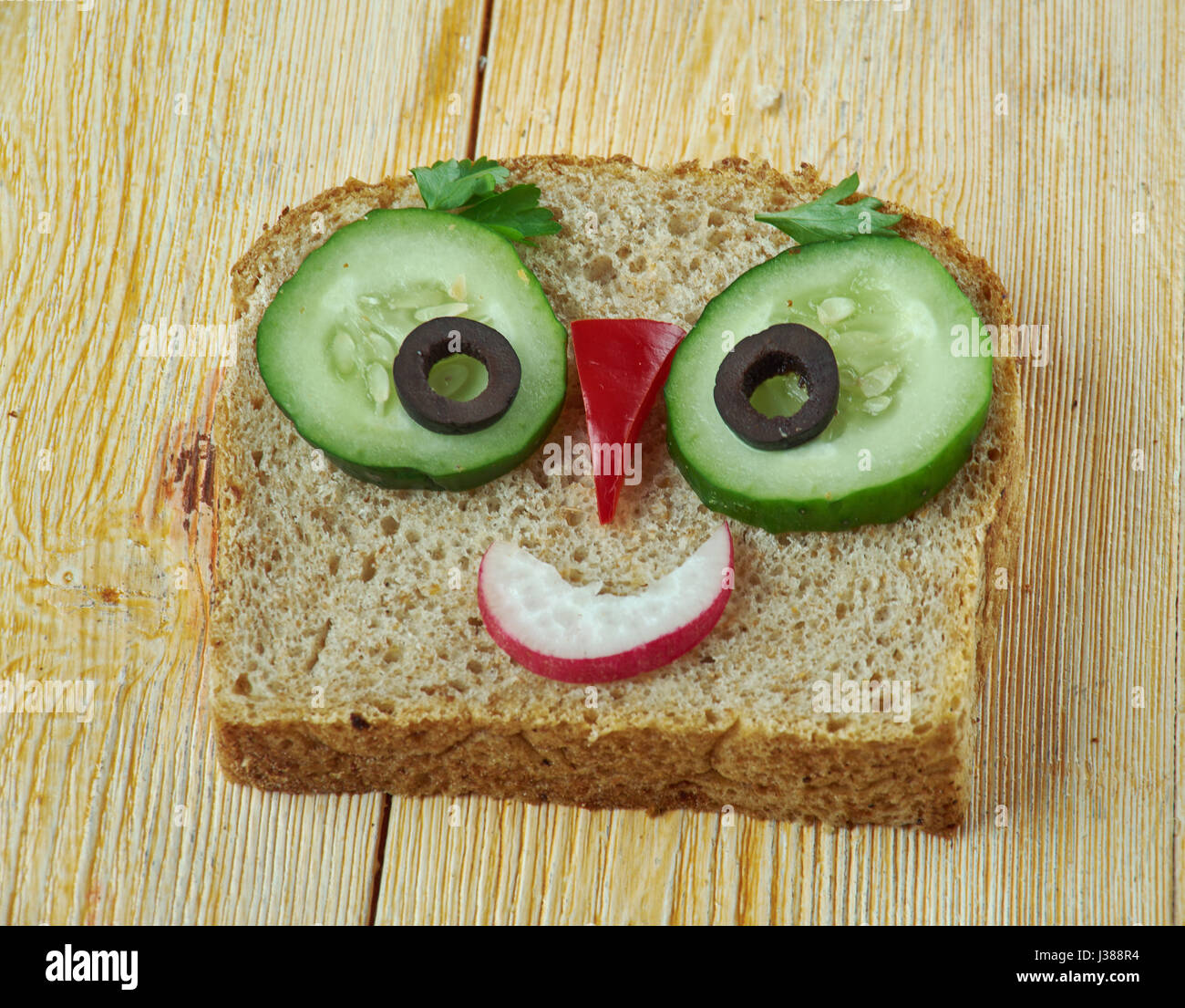 kreative Küche Konzept - lustige Sandwich für Kinder Mann gemacht ... kreative Küche Konzept - lustige Sandwich für Kinder Mann gemacht ...