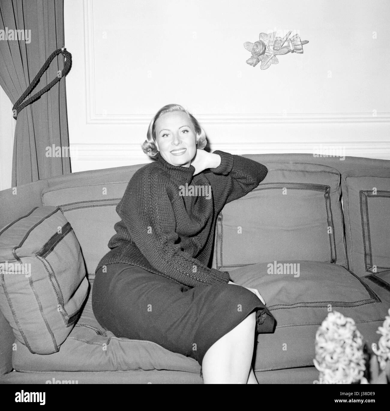 Französische Schauspielerin Michèle Morgan im Jahre 1953, in ihrer Wohnung befindet sich in der letzten Etage des Hôtel Lambert in Paris. Sie wird Leben dort mit ihrem Henri Vidal bis 1976 Mann. Foto Georges Rétif De La Bretonne Stockfoto
