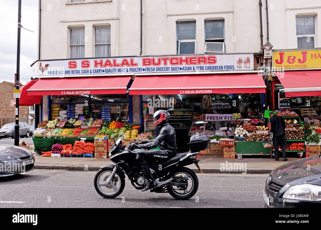 SS Halal Metzger Shop in Thornton Heath und Crystal Palace im Borough of Croydon South London UK Stockfoto