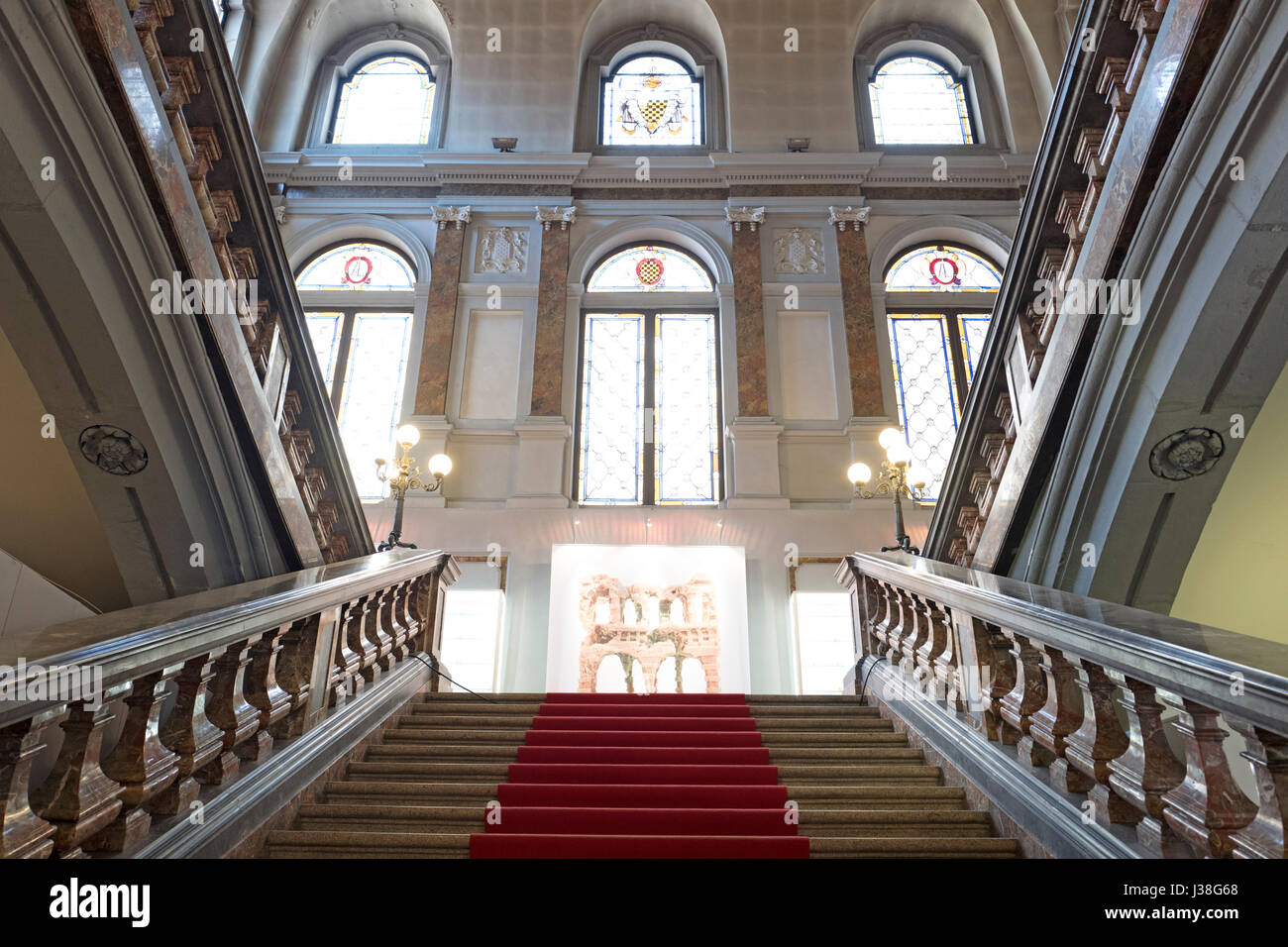Historischer Palast von Litta, geöffnet für Designausstellungen während der internationalen Designmesse, Salone del Mobile, in Mailand. Stockfoto