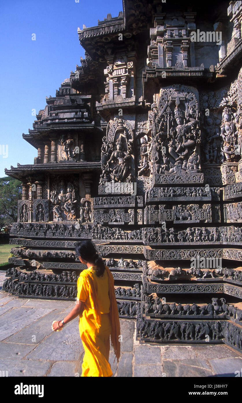 Die Wände der Chennakesava-Tempel in Belur im Bundesstaat Karnataka, Indien, gebaut von einem Hoysala König ab 1117 n. Chr. sind mit Skulptur geschnitzt. Stockfoto