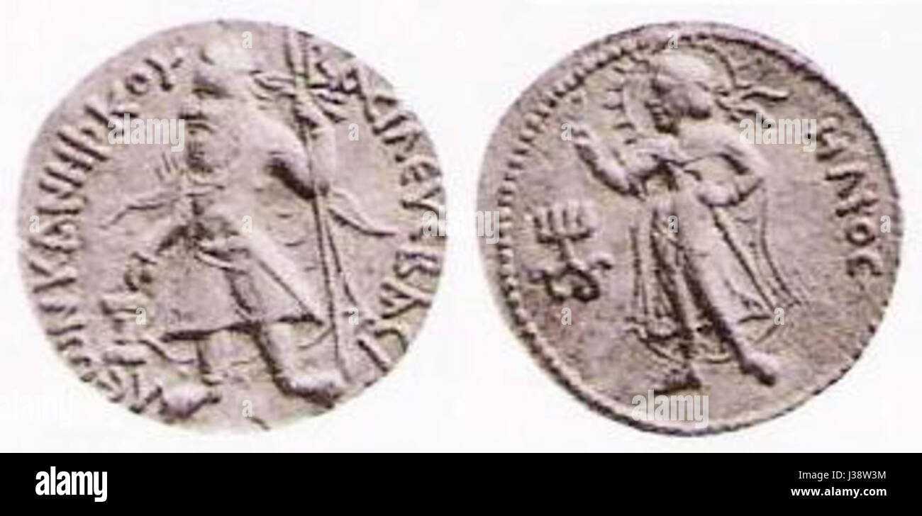 Die Münze von Kanishka, die den griechischen Gott Helios darstellt, stellt die synkretische Mischung der griechischen und indischen Kulturen während des Kushan-Reiches dar. Dieses Artefakt unterstreicht Kanishkas Bemühungen, hellenistische und buddhistische Traditionen zu vereinen, und zeigt die vielfältigen kulturellen Einflüsse, die das Reich während seiner Regierungszeit beeinflussten. Stockfoto