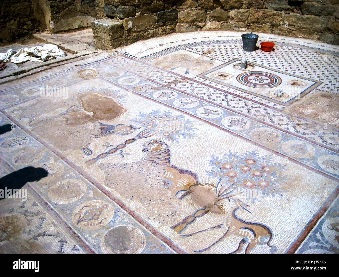 Die Kirche der Löwen, bekannt für ihre historische Bedeutung, steht als religiöses und kulturelles Wahrzeichen und spiegelt das architektonische und spirituelle Erbe seiner Zeit wider. Stockfoto