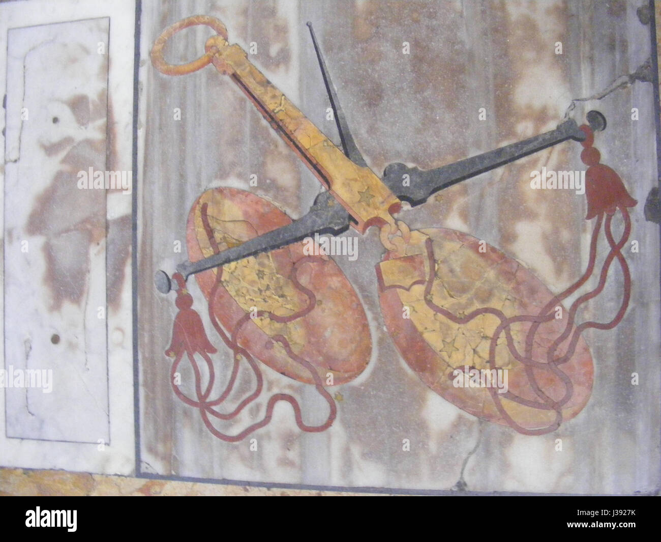 Dieser Titel bezieht sich auf das Wappen eines unbekannten Priesters, das in Santa Maria degli Angeli in Rom ausgestellt wurde. Es ist ein heraldisches Symbol, das typischerweise die Abstammung, den Status oder die Zugehörigkeit des Priesters zur Kirche repräsentiert. Stockfoto