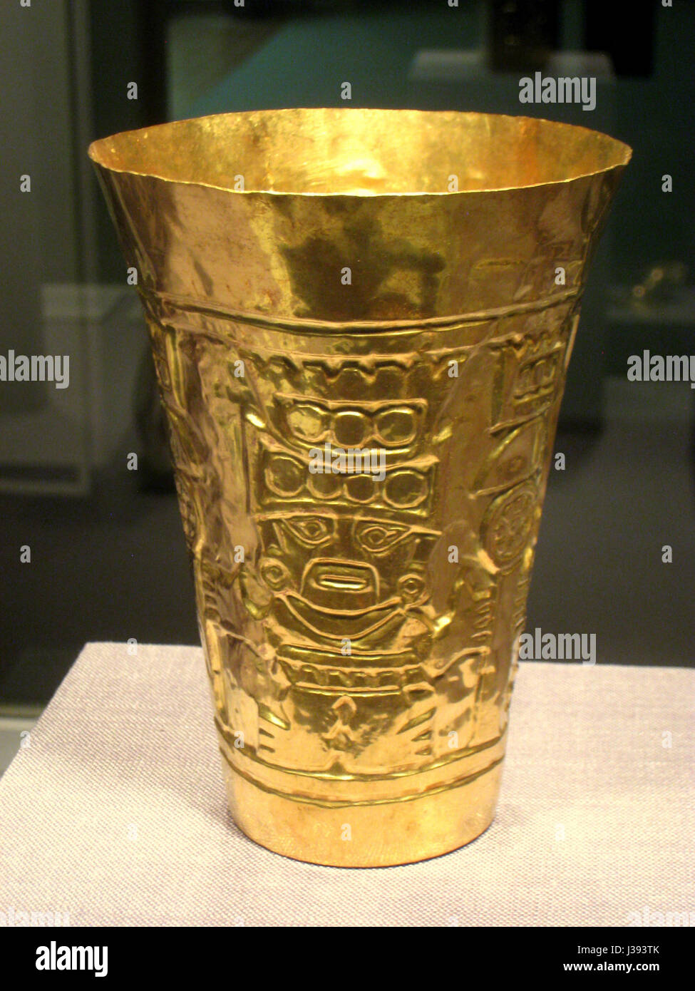 Tasse, Peru Nordküste, Sican Kultur, 850 1050 n. Chr. gold, Pre Columbian Sammlung, Worcester Art Museum IMG 7650 Stockfoto