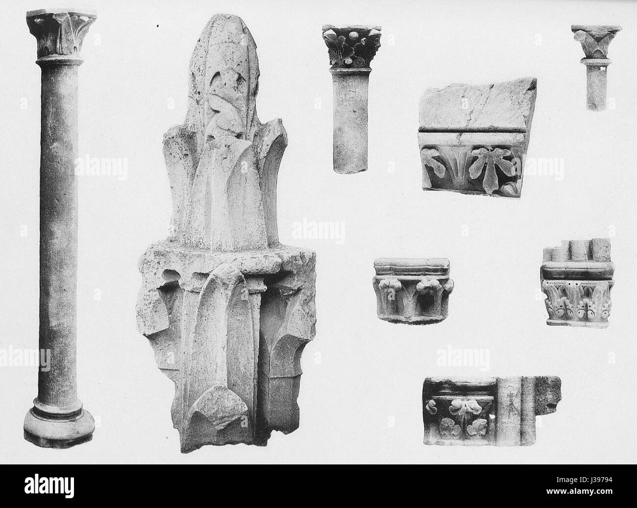 Bild eines historischen Steinstichs aus dem CMVP (Katalog der mittelalterlichen und Renaissance-Artefakte), der ein Kunstwerk aus der Lapidaire-Sammlung zeigt, das mit der Kathedrale Notre-Dame in Verbindung steht. Stockfoto