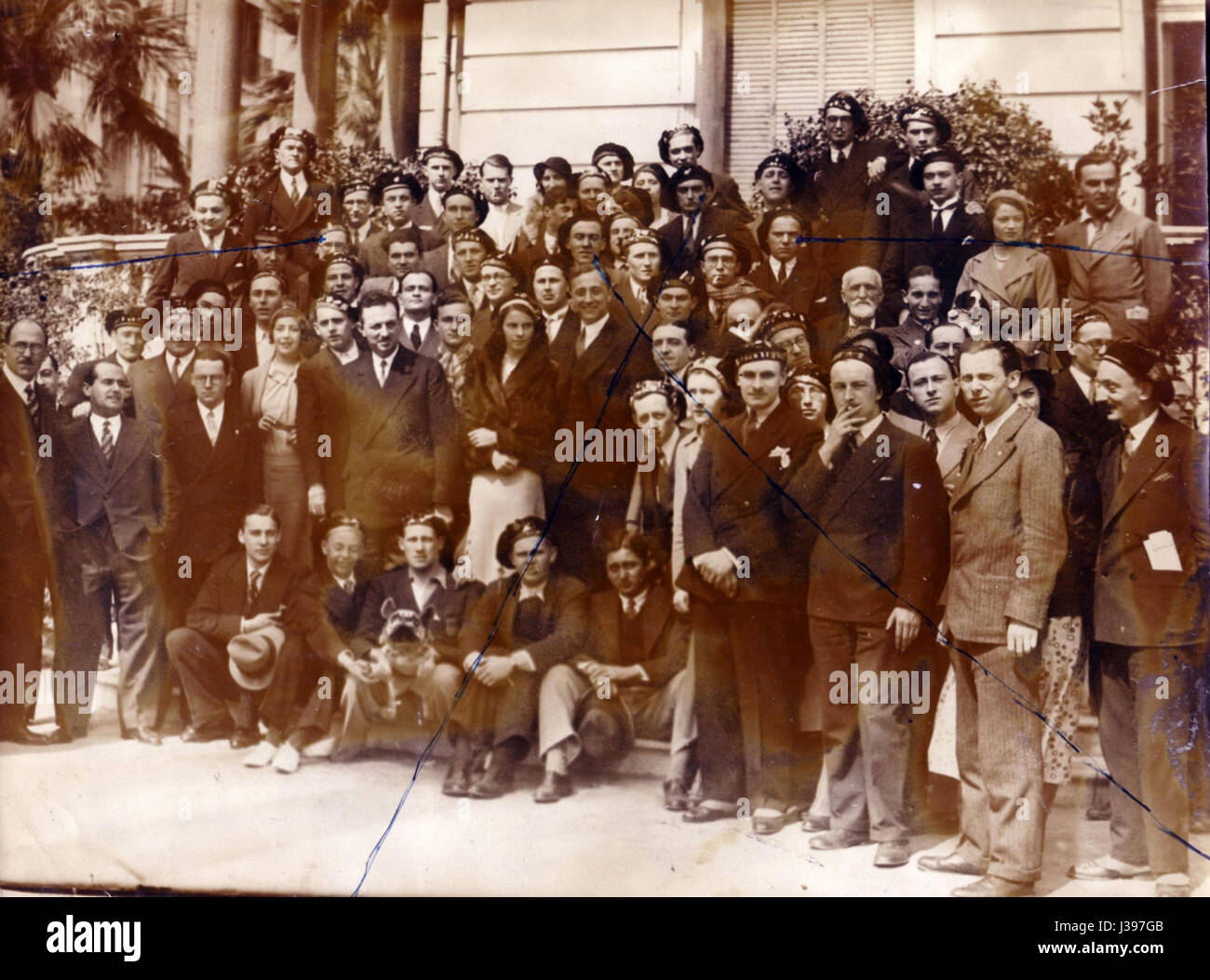 Der *CongrÃ¨s de Nice* (Kongress von Nizza) im Jahr 1932 war eine wichtige Veranstaltung, die sich wahrscheinlich auf politische, soziale oder kulturelle Fragen während einer entscheidenden Zeit der europäischen Geschichte konzentrierte. Es bedarf eines weiteren Kontextes, um seinen spezifischen Zweck und seine Ergebnisse zu beschreiben. Stockfoto