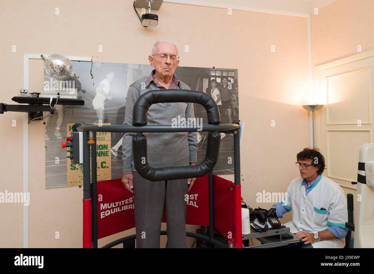 VESTIBULÄRE REHABILITATION Stockfoto