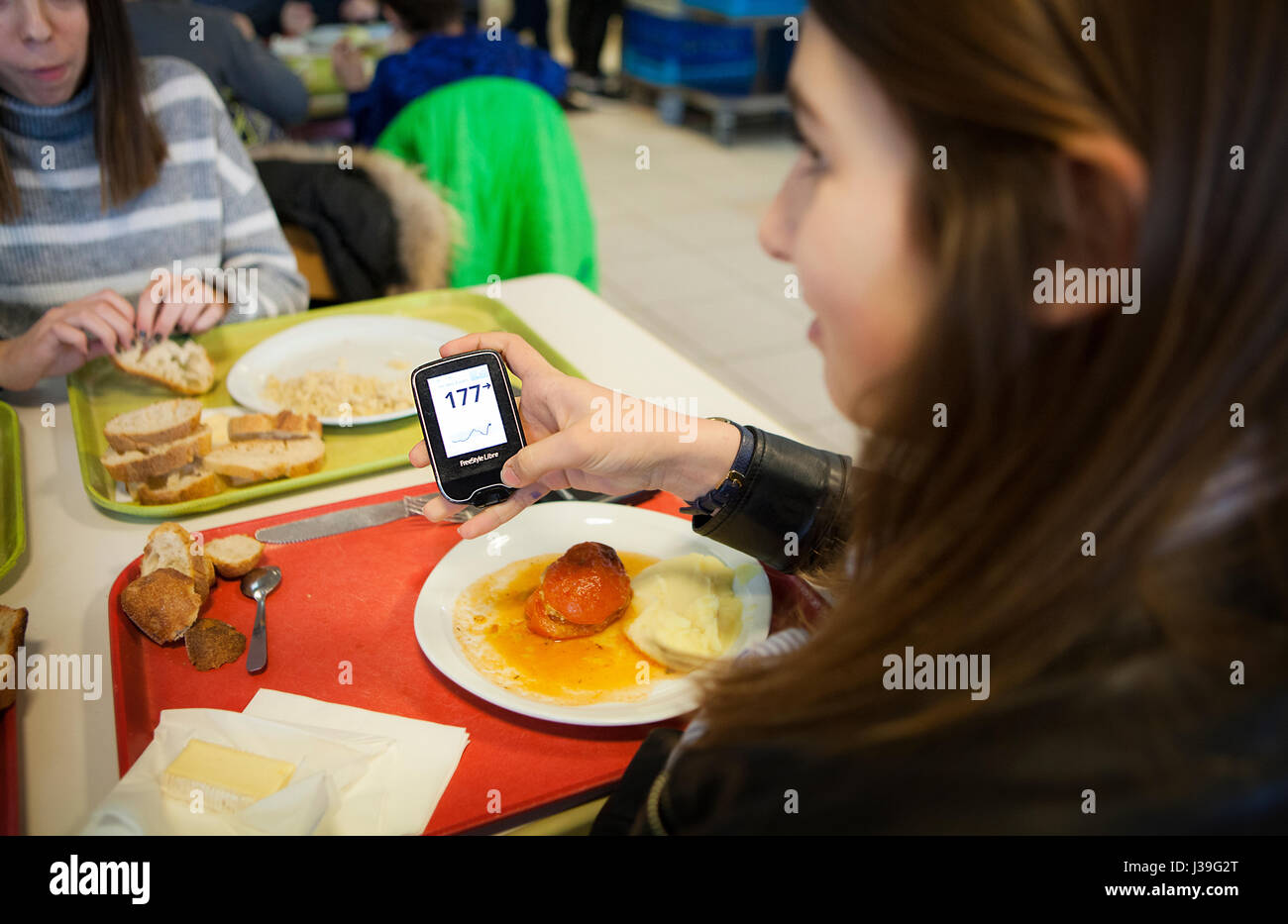 JUGENDLICHE MIT DIABETES Stockfoto