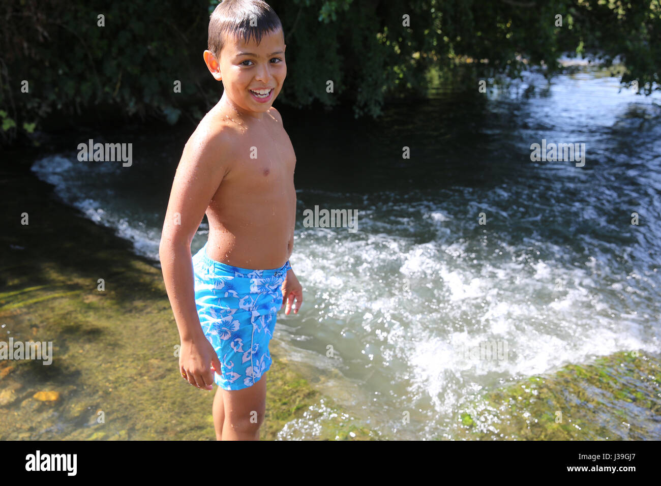 11 Jähriger Junge In Badehose Stockfotos und -bilder Kaufen - Alamy