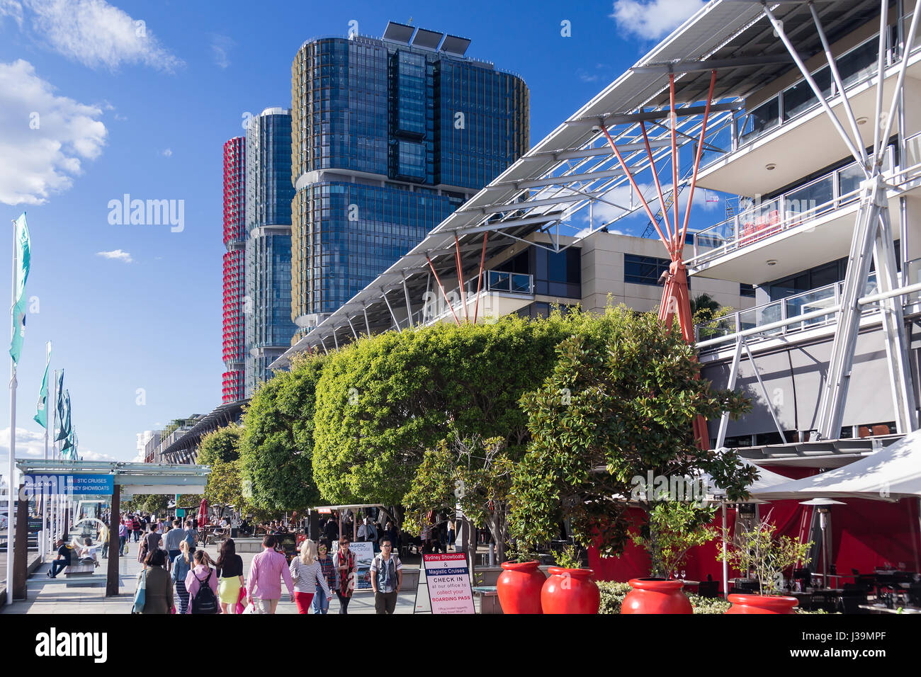 Ein Blick auf die International Towers Sydney und Luxus Aprments von King Street Wharf, Sydney. Stockfoto