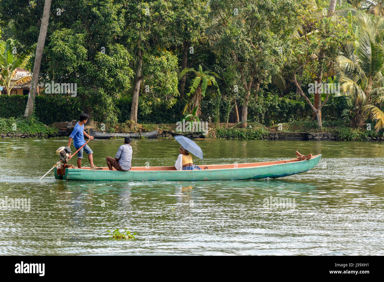 Alltag: Keralas Menschen auf den Backwaters von Kerala, Alappuzha Bezirk, Kerala, Süd-Indien, Südasien Stockfoto