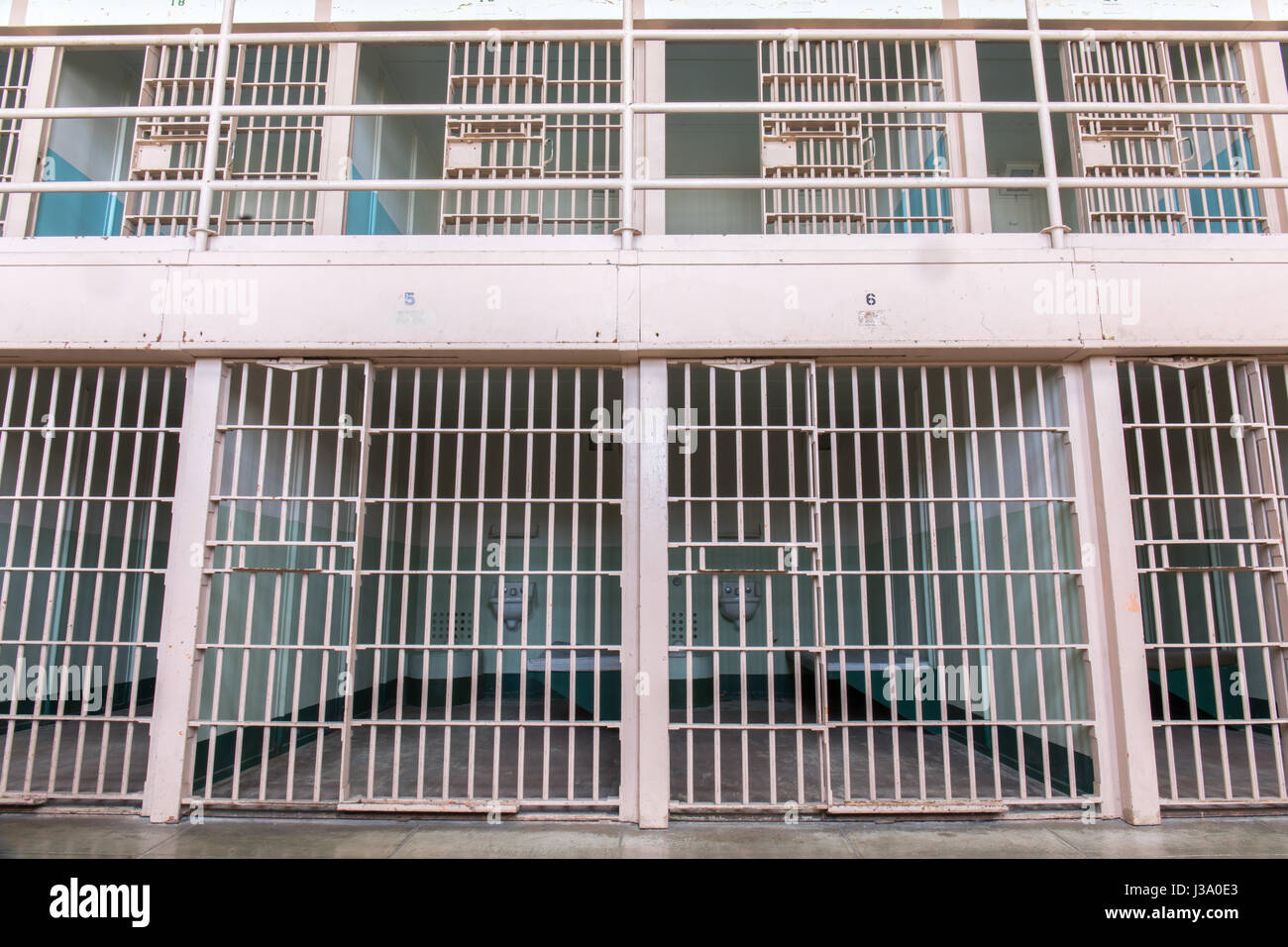 San Francisco, California, Vereinigte Staaten von Amerika - 30. April 2017: Multi-level Zellen des Gefängnis Alcatraz. Stockfoto