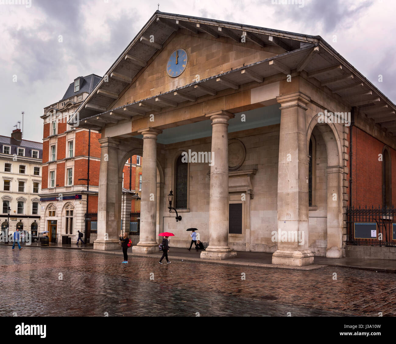 LONDON, Vereinigtes Königreich - 6. Oktober 2014: Saint-Paul Kirche in Covent Garden in London. Str. Pauls Kirche, auch bekannt als die Akteure richtet sich Stockfoto