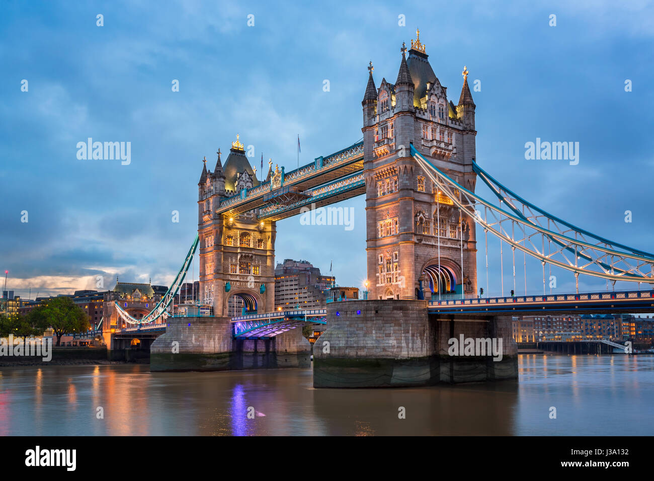 Tower Bridge in den Morgen, London, Vereinigtes Königreich Stockfoto