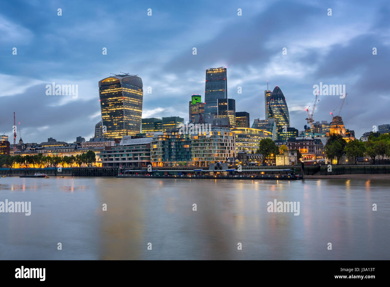 Skyline von London und Themse am Morgen, London, Vereinigtes Königreich Stockfoto
