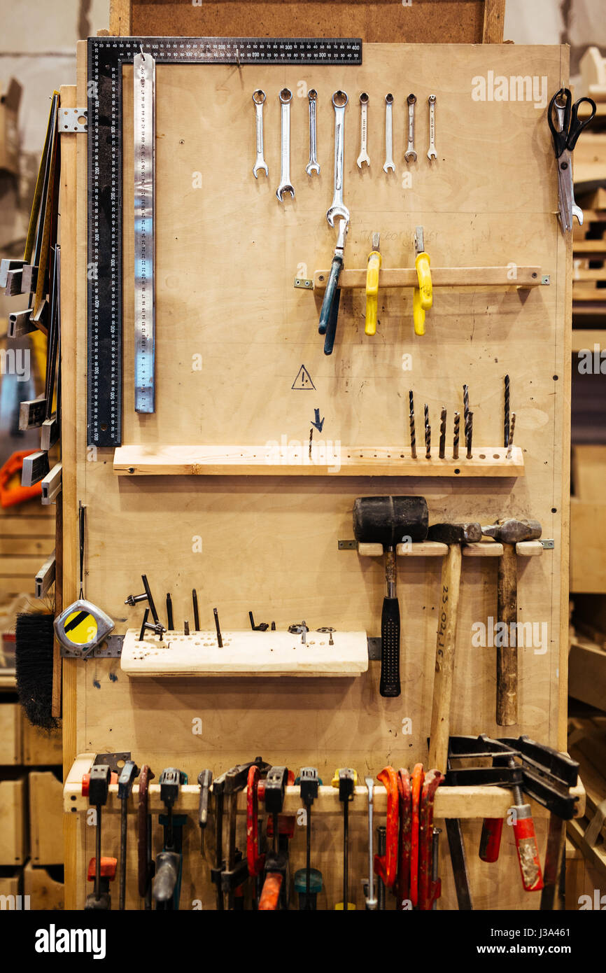Verschiedene Werkzeuge für die Holzbearbeitung Stockfoto