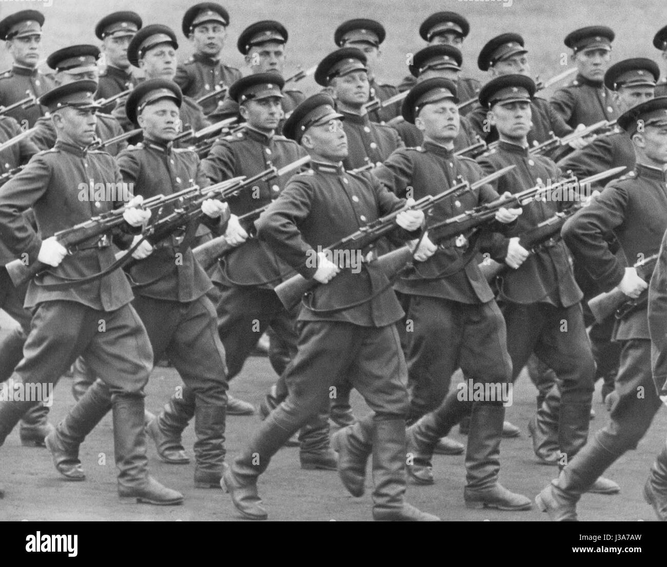 Sowjetische Soldaten bei einer Parade in der DDR, 1960 Stockfoto