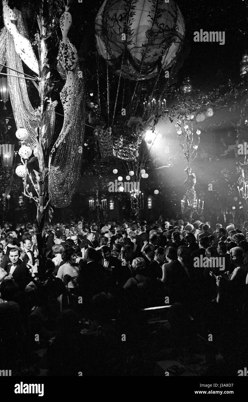 '''Madame ' Ball im Bayerischen Hof in München, 1963' Stockfoto