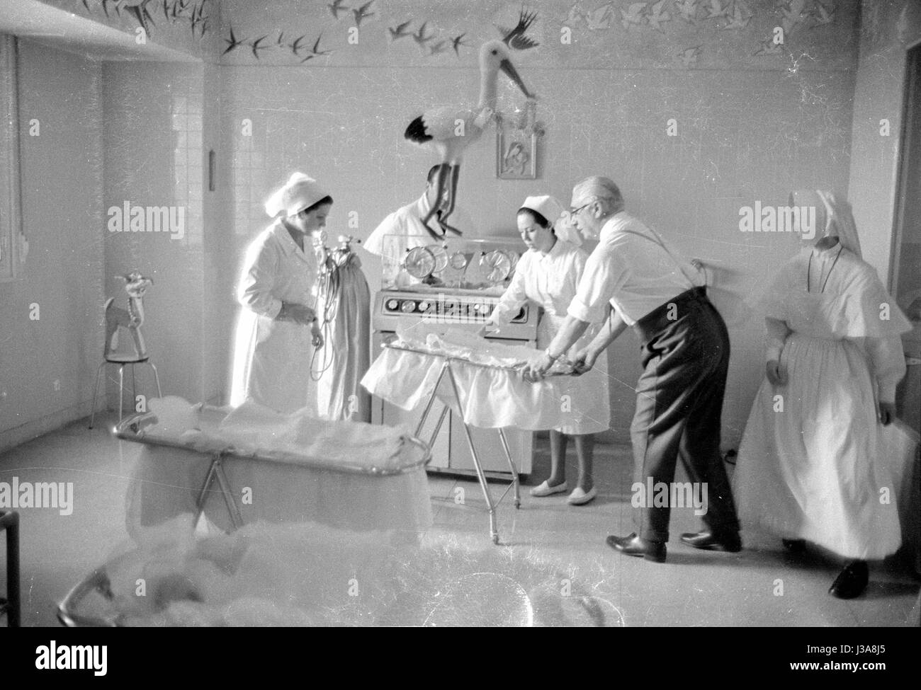 Die Geburtshilfe-Abteilung eines Spitals in Madrid, 1963 Stockfoto